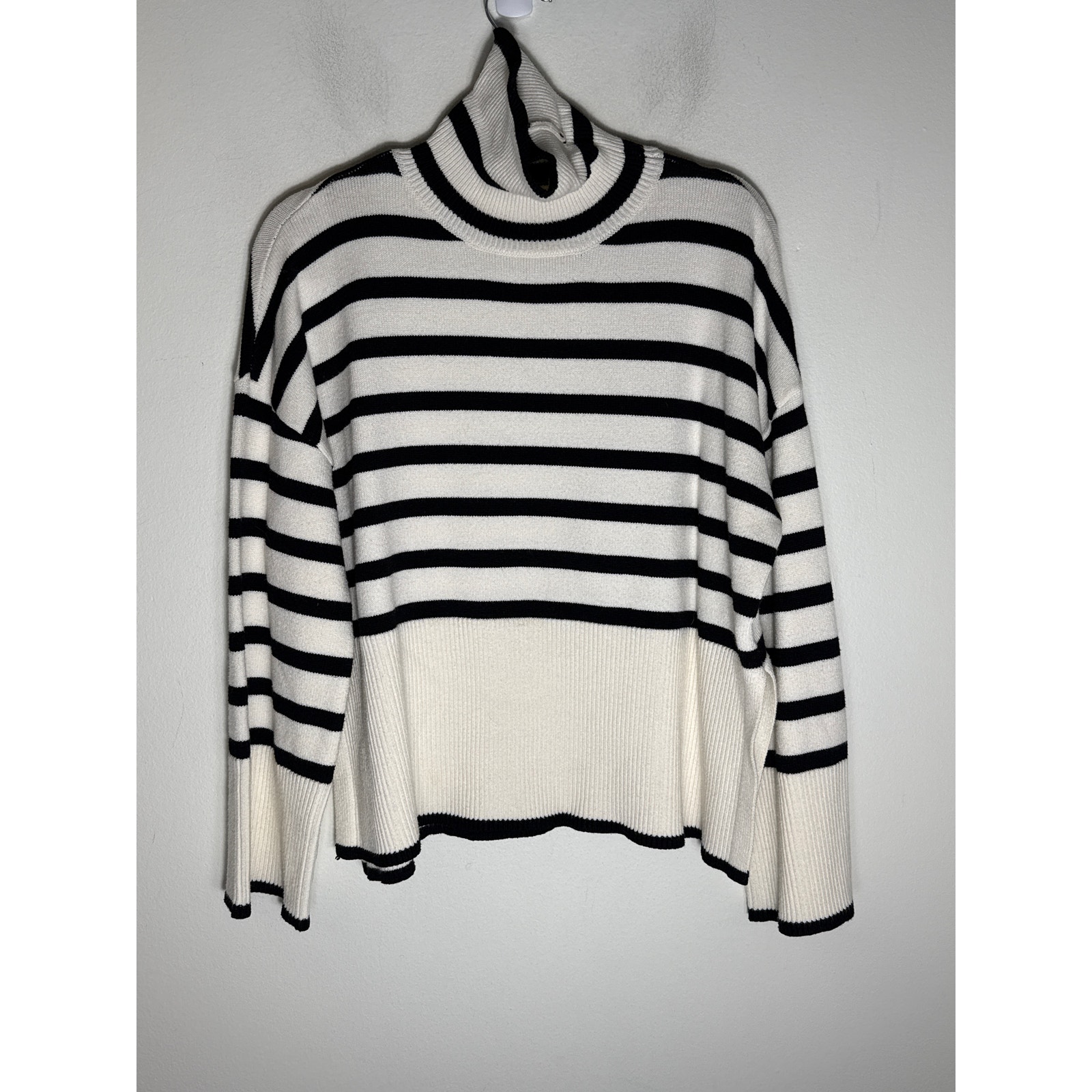Grans Black And White Striped Turtleneck Sweater Sz M